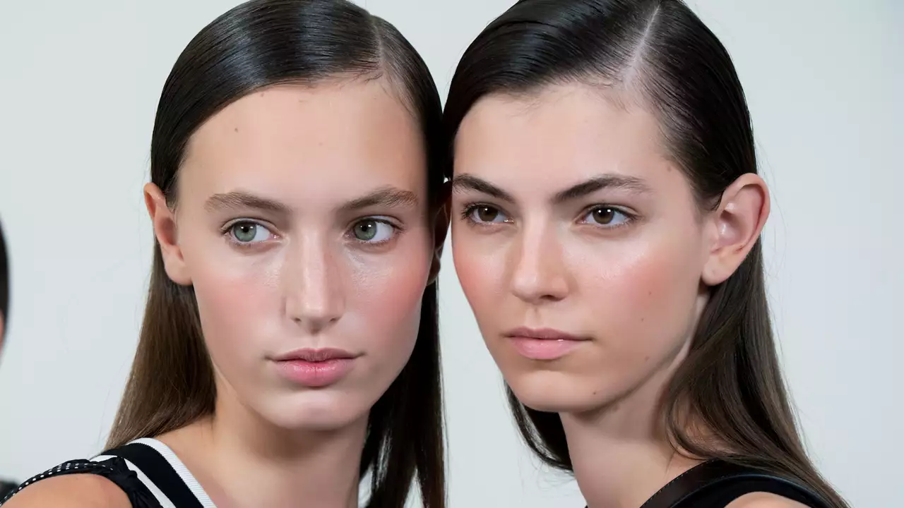Cómo conseguir un maquillaje natural paso a paso: ideas para conseguir un look sencillo