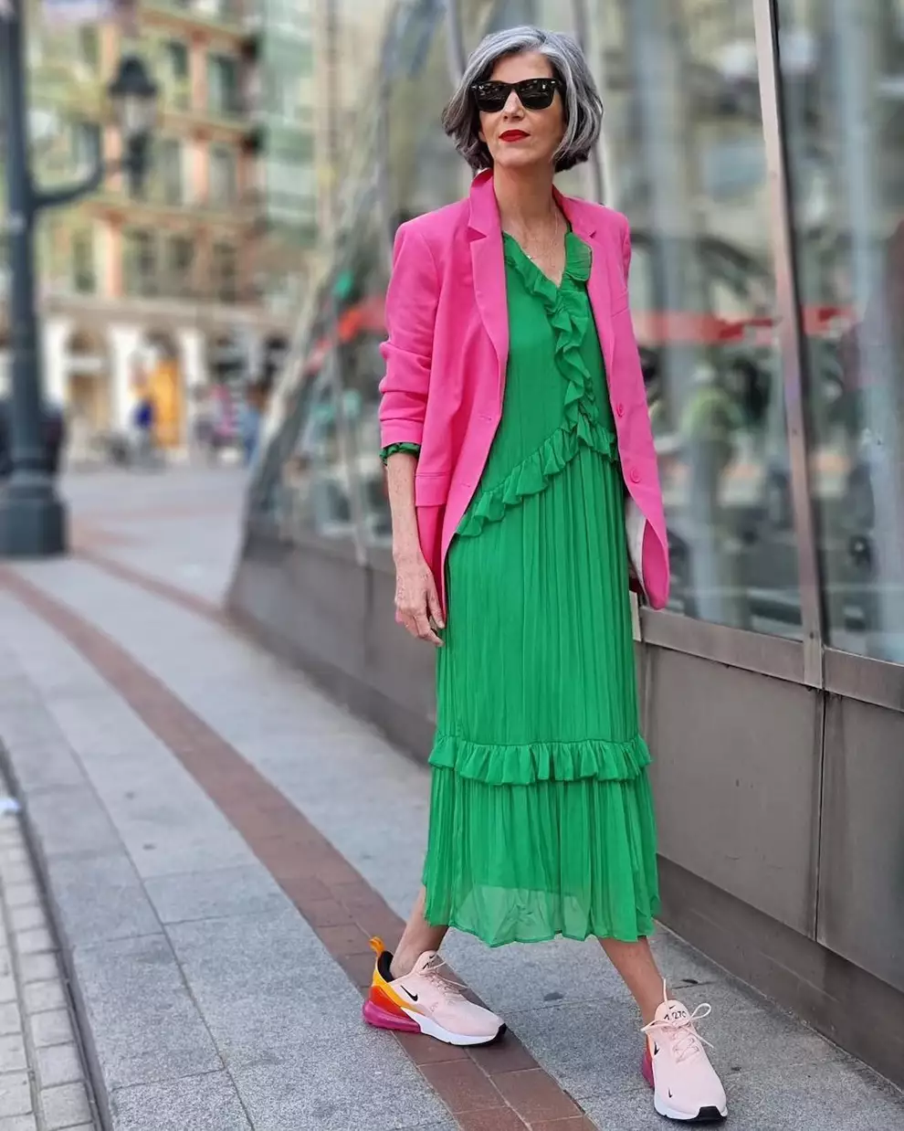 vestidos con zapatillas color combinado