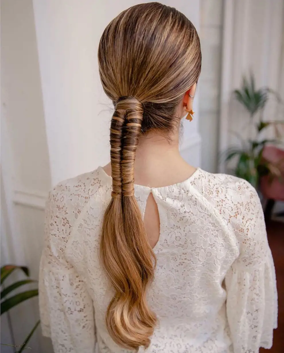 Peinados de novia con pelo largo coletas con formas