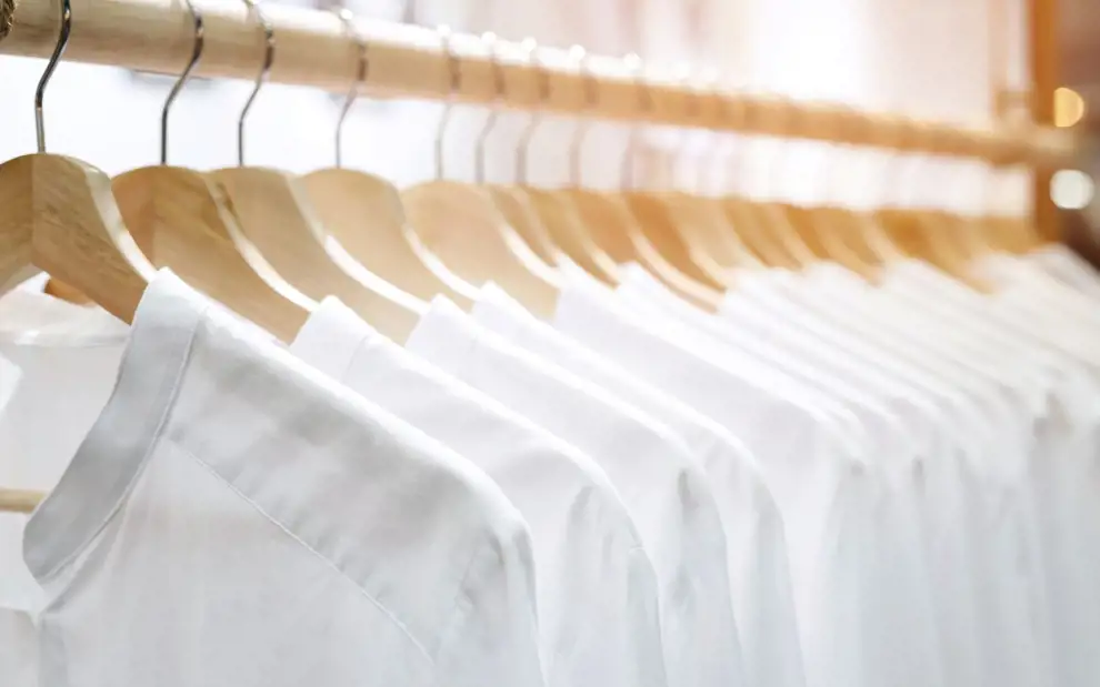 Cómo quitar las manchas amarillas de la ropa blanca: el truco que funciona
